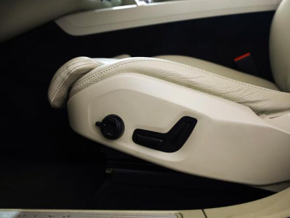 Volvo XC60 II Рестайлинг с пробегом 2021 года, цена 4 099 000 рублей, 139574 км, внедорожник, Автокод Объявления