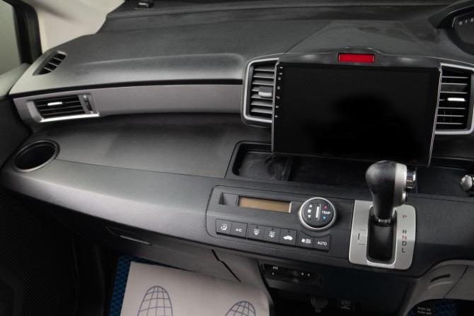 Honda Freed I с пробегом 2013 года, цена 1 229 000 рублей, 176000 км, компактвэн, Автокод Объявления