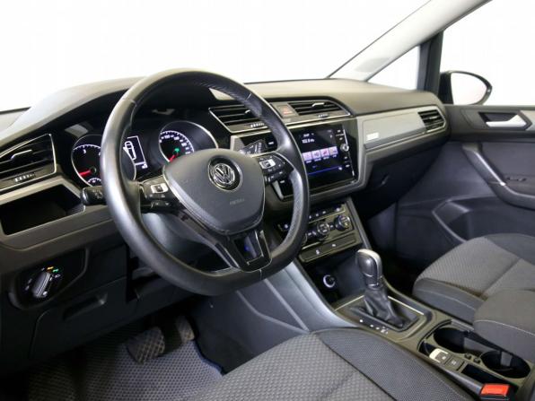 Volkswagen Touran II с пробегом 2018 года, цена 1 790 000 рублей, 212145 км, компактвэн, Автокод Объявления