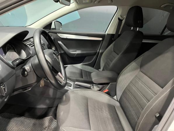 Skoda Octavia III (A7) Рестайлинг с пробегом 2017 года, цена 1 427 000 рублей, 141666 км, лифтбек, Автокод Объявления