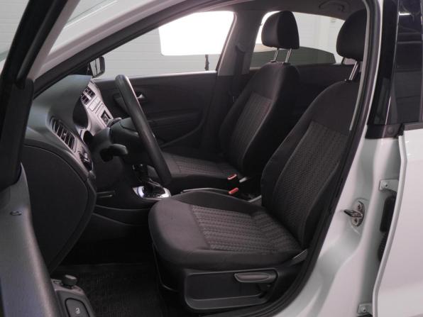 Volkswagen Polo V Рестайлинг с пробегом 2017 года, цена 989 000 рублей, 162957 км, седан, Автокод Объявления