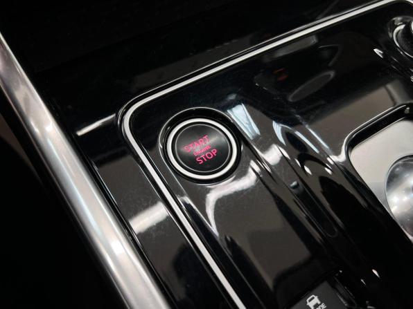 Jaguar XE I Рестайлинг с пробегом 2019 года, цена 2 499 000 рублей, 130000 км, седан, Автокод Объявления