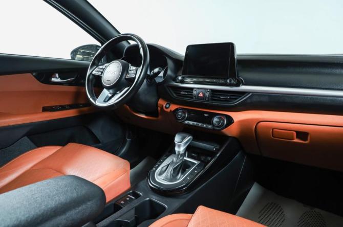 Kia Cerato IV Рестайлинг с пробегом 2022 года, цена 2 499 000 рублей, 48000 км, седан, Автокод Объявления