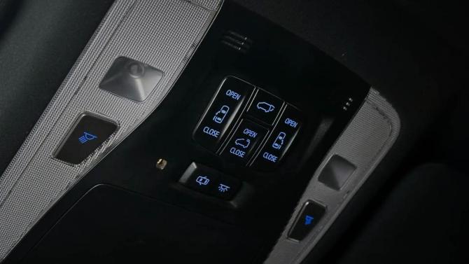 Toyota Alphard III с пробегом 2015 года, цена 3 250 000 рублей, 376772 км, минивэн, Автокод Объявления