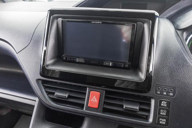 Toyota Noah III (R80) с пробегом 2015 года, цена 1 899 000 рублей, 126000 км, минивэн, Автокод Объявления