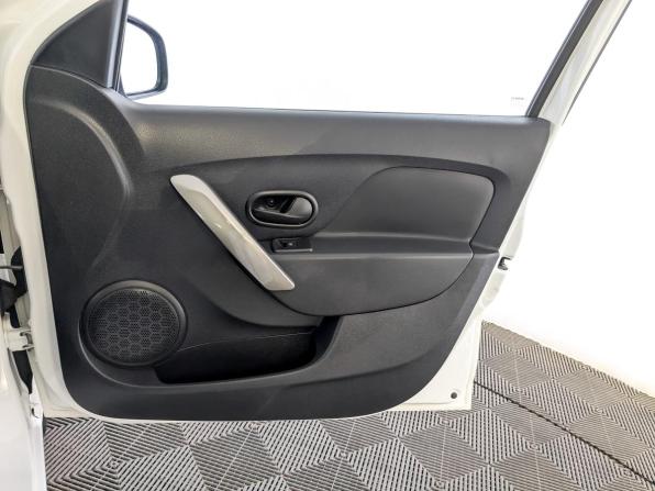 Renault Logan II Рестайлинг с пробегом 2022 года, цена 1 060 000 рублей, 121483 км, седан, Автокод Объявления