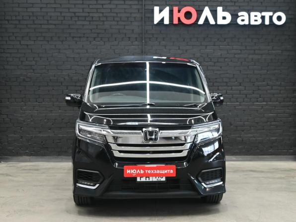 Honda Stepwgn V Рестайлинг с пробегом 2018 года, цена 2 150 000 рублей, 104900 км, минивэн, Автокод Объявления