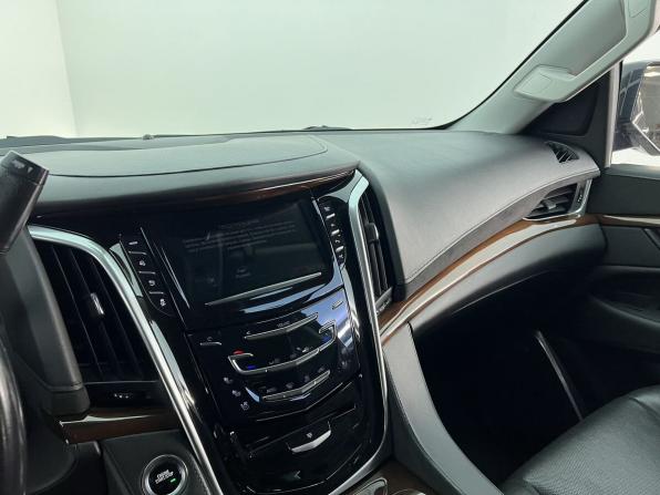 Cadillac Escalade IV с пробегом 2020 года, цена 5 895 000 рублей, 107982 км, внедорожник, Автокод Объявления