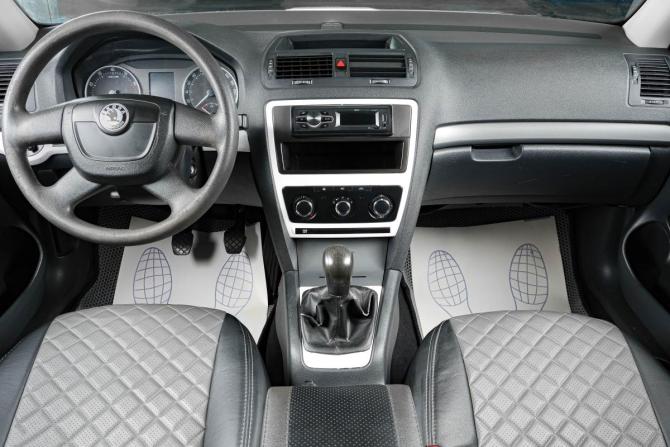 Skoda Octavia II (A5) Рестайлинг с пробегом 2012 года, цена 669 000 рублей, 372000 км, лифтбек, Автокод Объявления