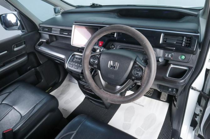Honda Stepwgn V Рестайлинг с пробегом 2018 года, цена 2 579 000 рублей, 92224 км, минивэн, Автокод Объявления