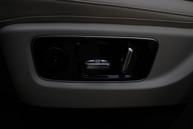 Li Auto (Lixiang) L9 I с пробегом 2023 года, цена 5 900 000 рублей, 41000 км, внедорожник, Автокод Объявления