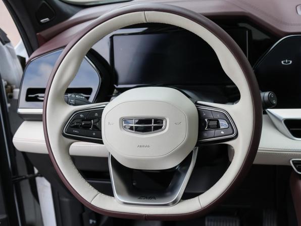 Geely Monjaro I с пробегом 2023 года, цена 3 149 000 рублей, 44000 км, внедорожник, Автокод Объявления