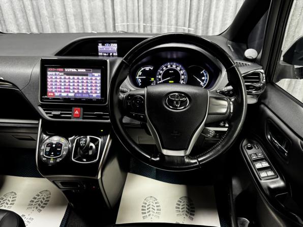 Toyota Esquire I с пробегом 2016 года, цена 1 750 000 рублей, 251872 км, минивэн, Автокод Объявления