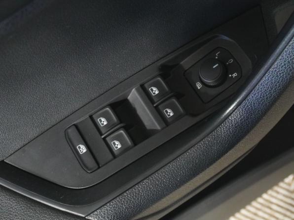 Skoda Karoq I с пробегом 2021 года, цена 2 837 000 рублей, 67483 км, внедорожник, Автокод Объявления