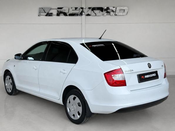 Skoda Rapid I с пробегом 2015 года, цена 999 000 рублей, 175334 км, лифтбек, Автокод Объявления