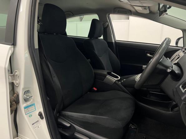 Toyota Prius III Рестайлинг (XW30) с пробегом 2015 года, цена 1 240 000 рублей, 114584 км, лифтбек, Автокод Объявления