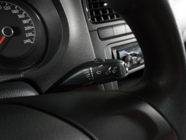 Volkswagen Polo V Рестайлинг с пробегом 2015 года, цена 999 000 рублей, 110487 км, седан, Автокод Объявления