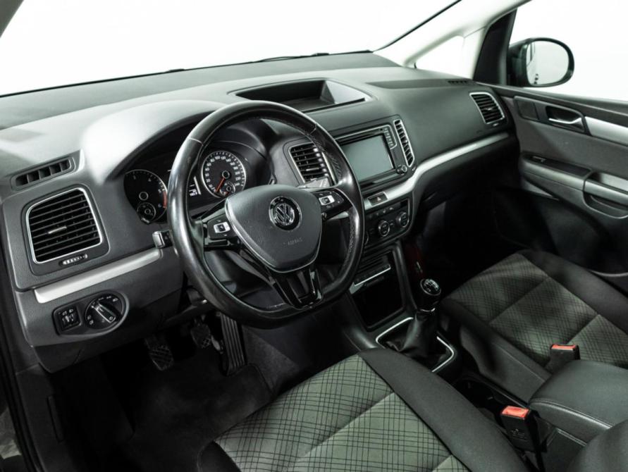 Volkswagen Sharan II Рестайлинг Санкт-Петербург  - изображение 12
