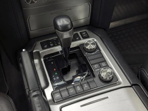 Toyota Land Cruiser 200 Series Рестайлинг 2 с пробегом 2019 года, цена 5 500 000 рублей, 225008 км, внедорожник, Автокод Объявления