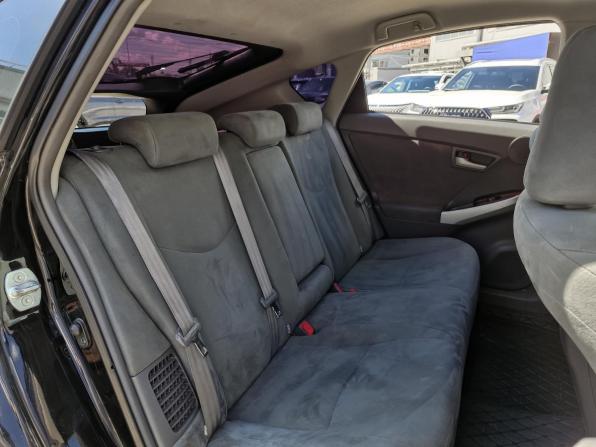 Toyota Prius III (XW30) с пробегом 2010 года, цена 896 000 рублей, 310459 км, лифтбек, Автокод Объявления