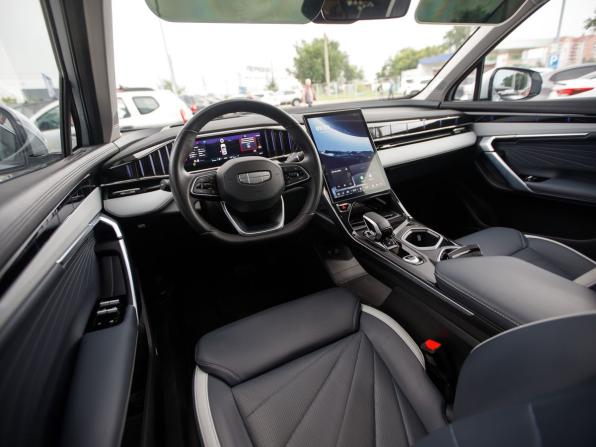 Geely Atlas II с пробегом 2023 года, цена 2 360 000 рублей, 35061 км, внедорожник, Автокод Объявления