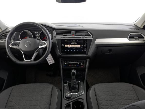 Volkswagen Tiguan II Рестайлинг с пробегом 2021 года, цена 3 260 000 рублей, 50963 км, внедорожник, Автокод Объявления