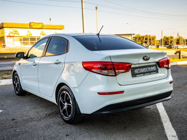 Kia Rio III Рестайлинг с пробегом 2016 года, цена 948 000 рублей, 158087 км, седан, Автокод Объявления