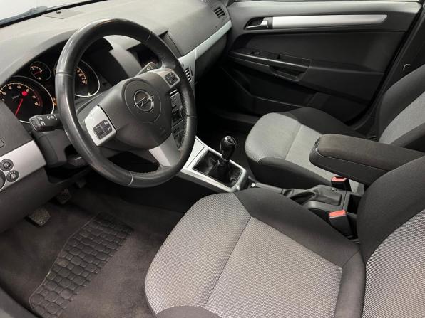 Opel Astra H Рестайлинг с пробегом 2010 года, цена 540 000 рублей, 166762 км, седан, Автокод Объявления