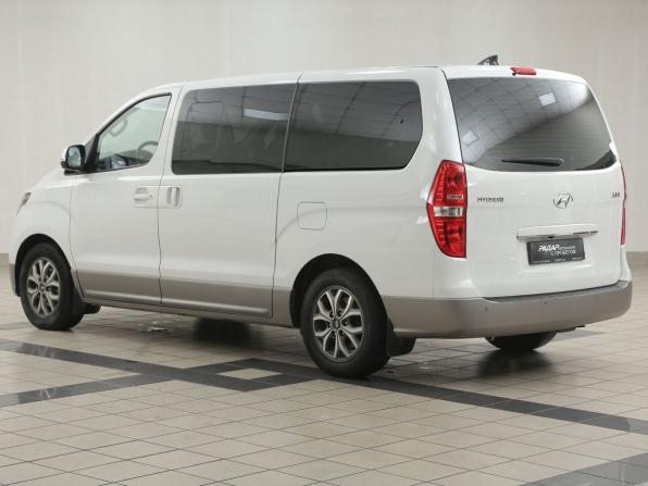 Hyundai H-1 II Рестайлинг 2 с пробегом 2019 года, цена 3 250 000 рублей, 54357 км, минивэн, Автокод Объявления