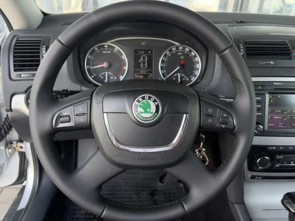 Skoda Octavia II (A5) Рестайлинг с пробегом 2011 года, цена 818 000 рублей, 197597 км, лифтбек, Автокод Объявления