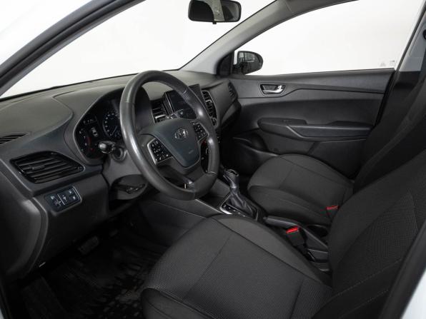 Hyundai Solaris II Рестайлинг с пробегом 2021 года, цена 1 760 000 рублей, 52395 км, седан, Автокод Объявления