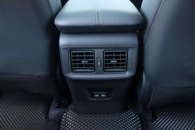 Toyota RAV4 V (XA50) с пробегом 2024 года, цена 3 977 000 рублей, 4600 км, внедорожник, Автокод Объявления