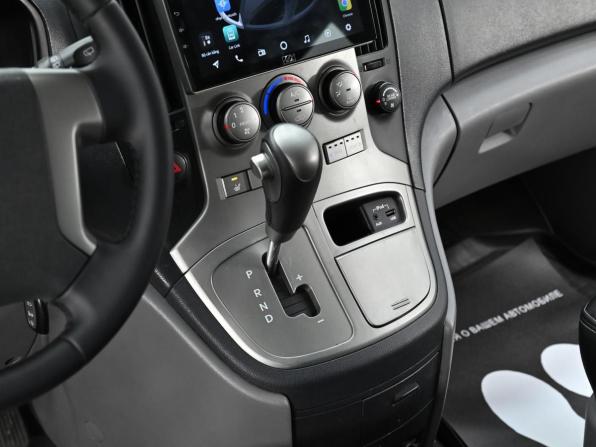 Hyundai H-1 II с пробегом 2012 года, цена 1 599 000 рублей, 157000 км, минивэн, Автокод Объявления