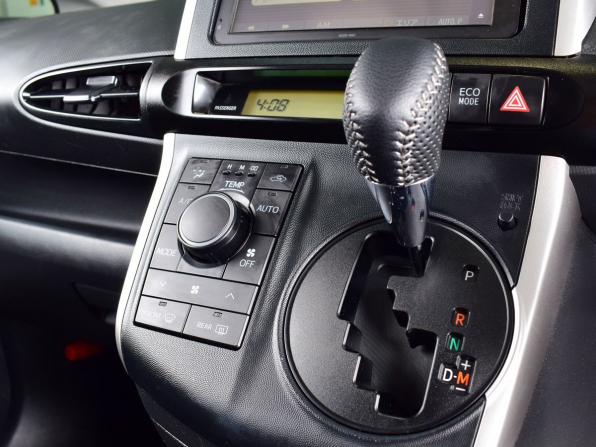 Toyota Wish II Рестайлинг с пробегом 2012 года, цена 1 425 995 рублей, 78037 км, минивэн, Автокод Объявления