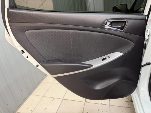 Hyundai Solaris I с пробегом 2012 года, цена 860 000 рублей, 215304 км, хэтчбек, Автокод Объявления