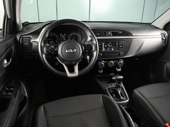 Kia Rio IV Рестайлинг с пробегом 2022 года, цена 1 689 000 рублей, 50830 км, хэтчбек, Автокод Объявления