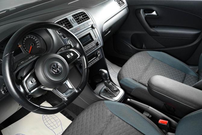 Volkswagen Polo V Рестайлинг с пробегом 2020 года, цена 1 629 000 рублей, 96000 км, седан, Автокод Объявления