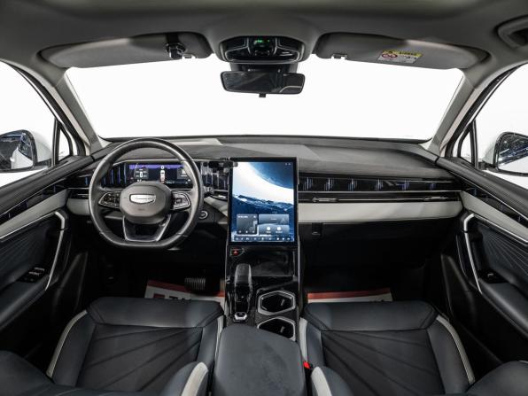 Geely Atlas II с пробегом 2024 года, цена 2 980 000 рублей, 27000 км, внедорожник, Автокод Объявления