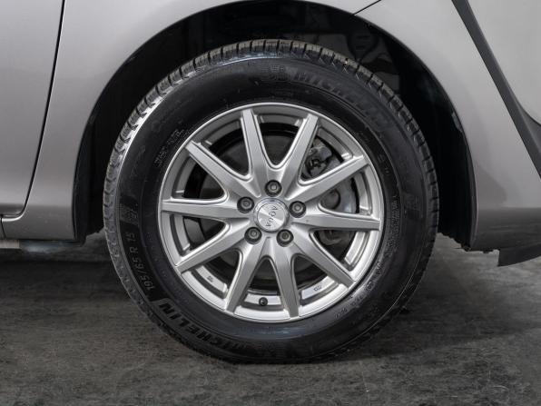 Toyota Sienta II Рестайлинг с пробегом 2021 года, цена 1 600 500 рублей, 36859 км, компактвэн, Автокод Объявления