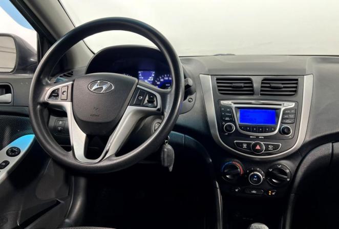 Hyundai Solaris I с пробегом 2012 года, цена 700 000 рублей, 203280 км, седан, Автокод Объявления