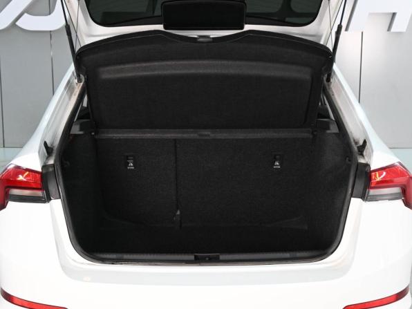 Skoda Rapid II с пробегом 2021 года, цена 1 385 000 рублей, 62683 км, лифтбек, Автокод Объявления