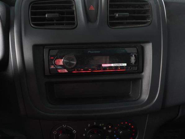Renault Logan II с пробегом 2018 года, цена 690 000 рублей, 111036 км, седан, Автокод Объявления