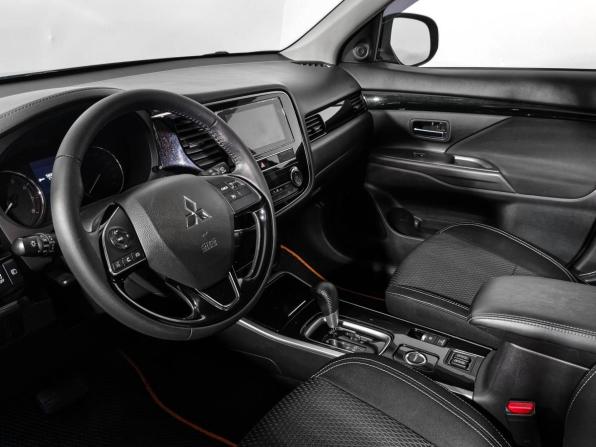 Mitsubishi Outlander III Рестайлинг 3 с пробегом 2019 года, цена 1 819 000 рублей, 126074 км, внедорожник, Автокод Объявления