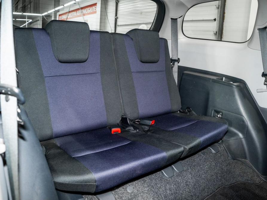 Toyota Wish II Рестайлинг Чита  - изображение 5