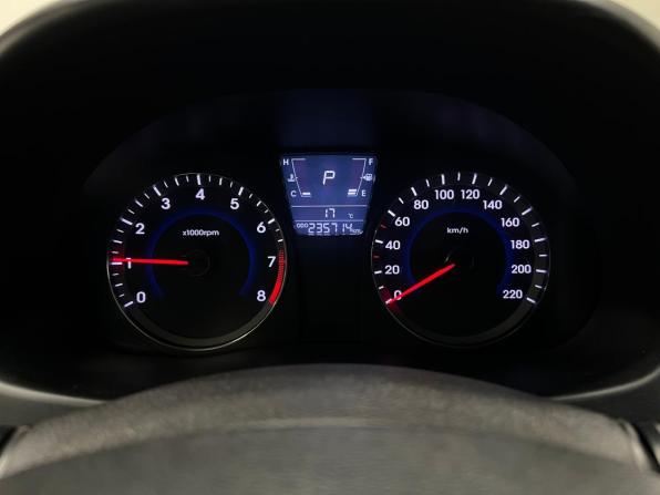 Hyundai Solaris I с пробегом 2012 года, цена 780 000 рублей, 235000 км, седан, Автокод Объявления