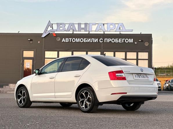 Skoda Octavia III (A7) Рестайлинг с пробегом 2017 года, цена 1 330 000 рублей, 171500 км, лифтбек, Автокод Объявления