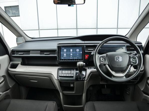 Honda Stepwgn V с пробегом 2016 года, цена 1 812 000 рублей, 212369 км, минивэн, Автокод Объявления