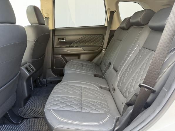 Mitsubishi Outlander III Рестайлинг 3 с пробегом 2022 года, цена 2 900 000 рублей, 44534 км, внедорожник, Автокод Объявления