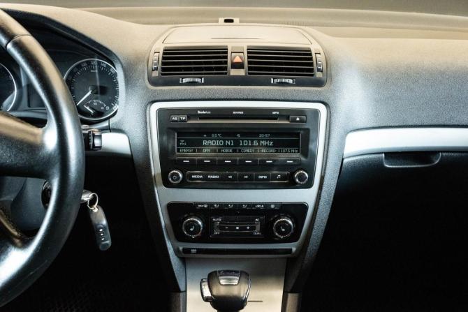Skoda Octavia II (A5) Рестайлинг с пробегом 2012 года, цена 999 000 рублей, 177368 км, лифтбек, Автокод Объявления