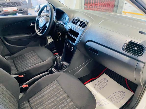 Volkswagen Polo V Рестайлинг с пробегом 2017 года, цена 890 000 рублей, 166000 км, седан, Автокод Объявления